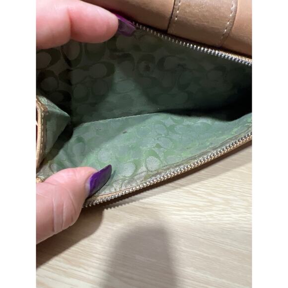 Vintage Coach Tan Genuine Leather Trifold Checkbook Wallet Some Flaws Do to Age - Picture 8 of 12